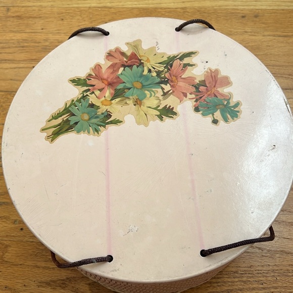 Vintage Wicker Sewing Box - Picture 2 of 9